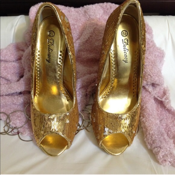 Delicacy Shoes - 🎉Host Pick!🎉 NWOT Gold Sequinn Stilletos